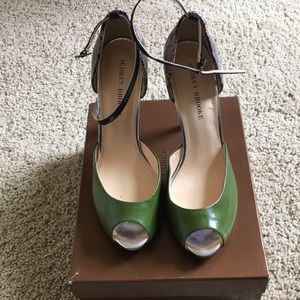 Audrey Brooke Size 9.5 Peep-Toe Heels
